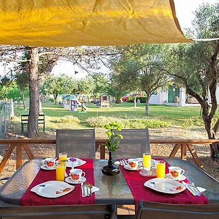Hotel Monambeles 3*